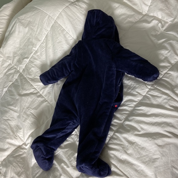 Pooh bunting with mitts - Picture 10 of 11